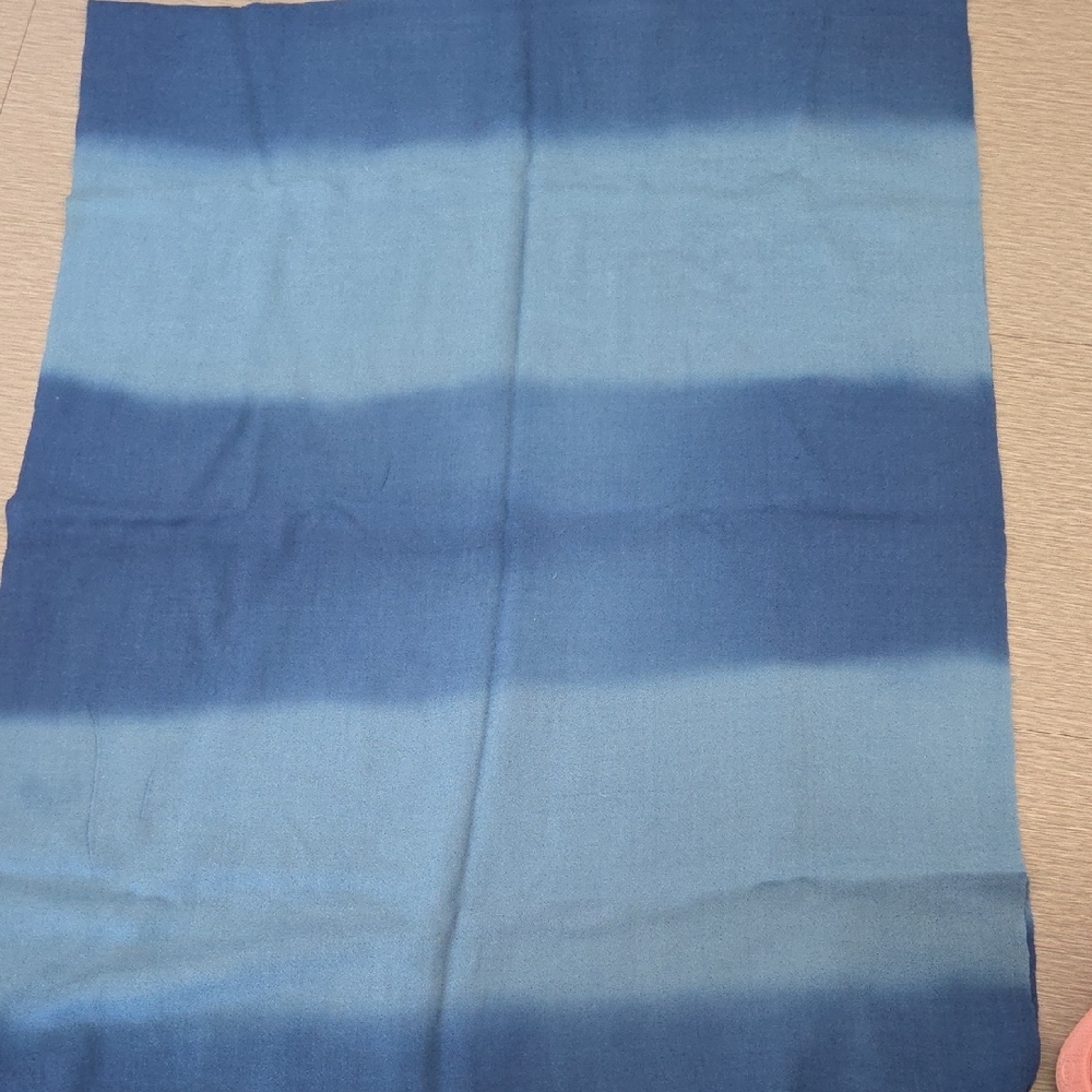 Blue Gradient Scarf - Picture 4 of 4